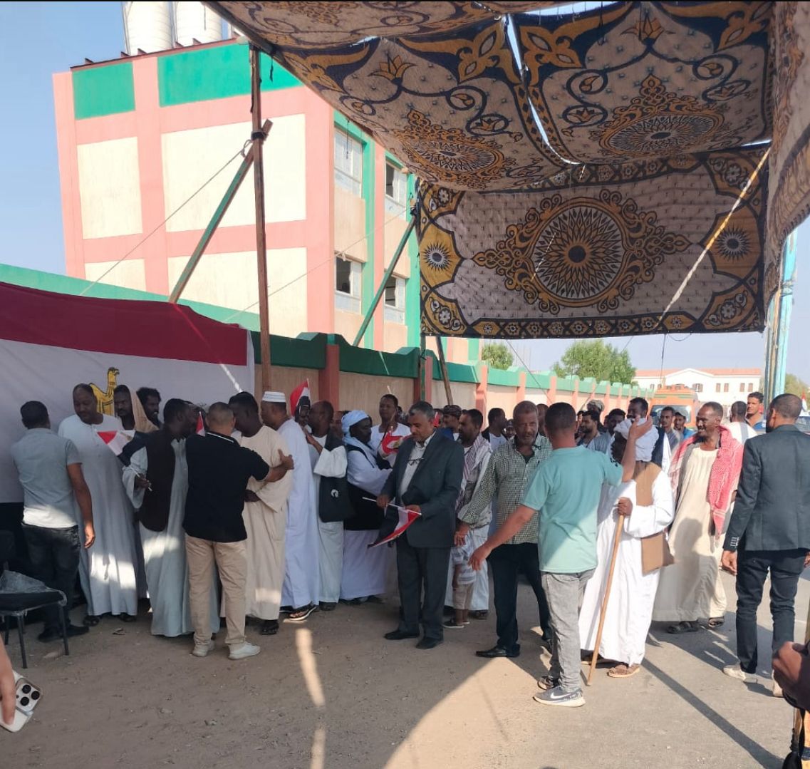 إقبال أهالي أبو رماد فى حلايب على انتخابات مجلس النواب (2)