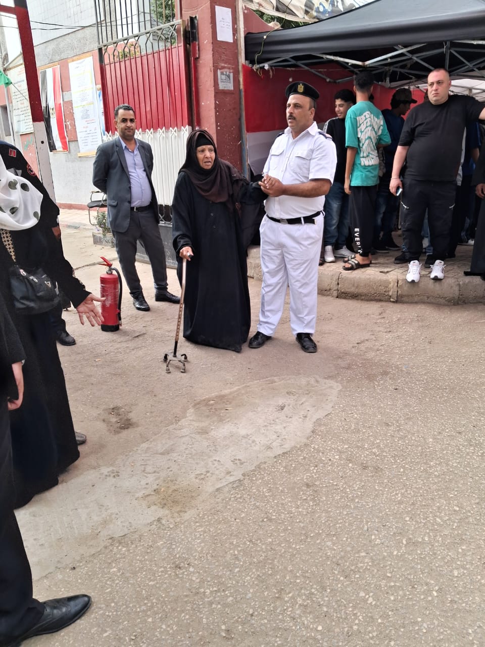 لمسة إنسانية في انتخابات مجلس النواب بالدقى