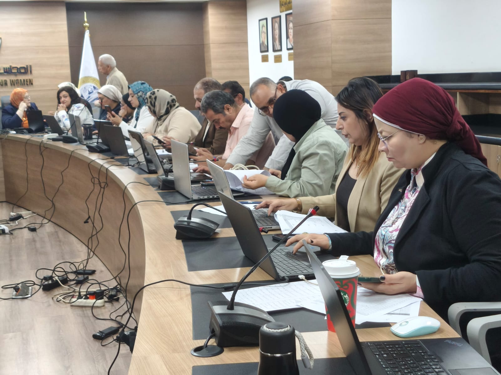 غرفة عمليات القومي للمرأة تتابع تصويت السيدات بانتخابات مجلس النواب بالمرحلة الأولى غرفة عمليات القومي للمرأة تتابع تصويت السيدات بانتخابات مجلس النواب بالمرحلة الأولى