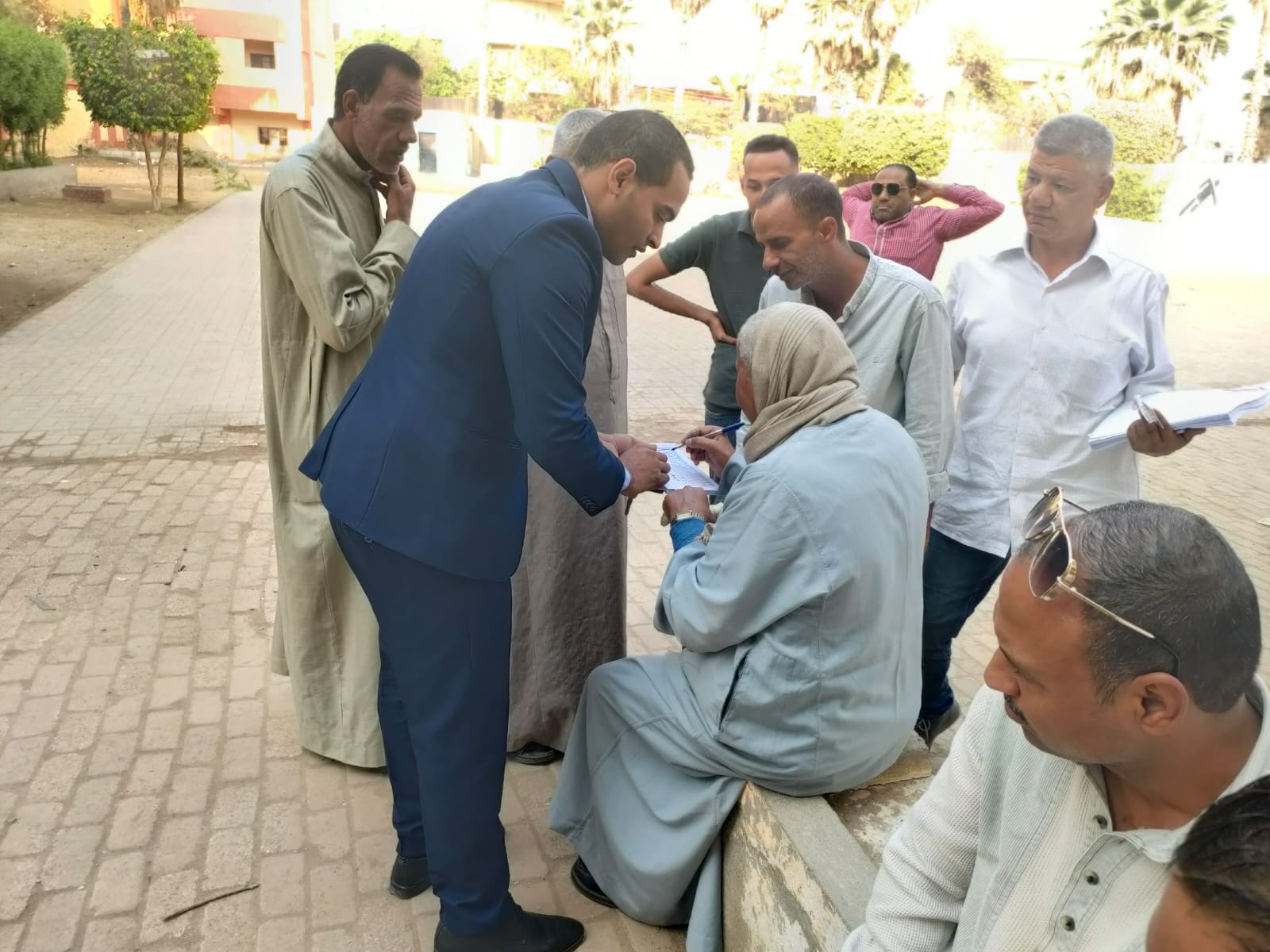 موقف إنساني مع أحد الناخبين في الانتخابات