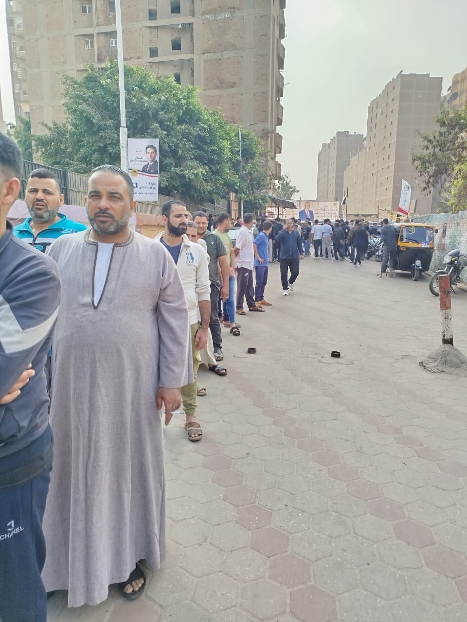 طوابير للناخبين بمدارس أرض اللواء للتصويت بانتخابات مجلس النواب طوابير للناخبين بمدارس أرض اللواء للتصويت بانتخابات مجلس النواب