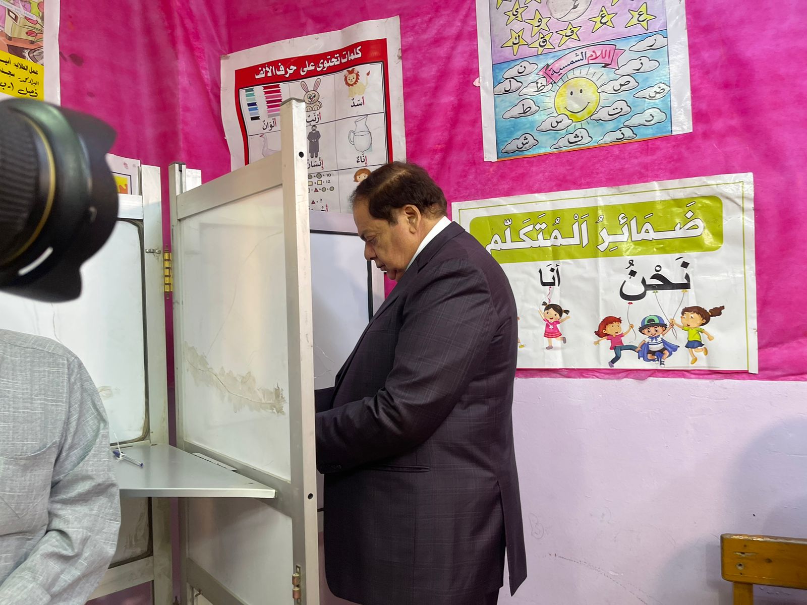 محمد أبو العينين يدلى بصوته فى انتخابات مجلس النواب