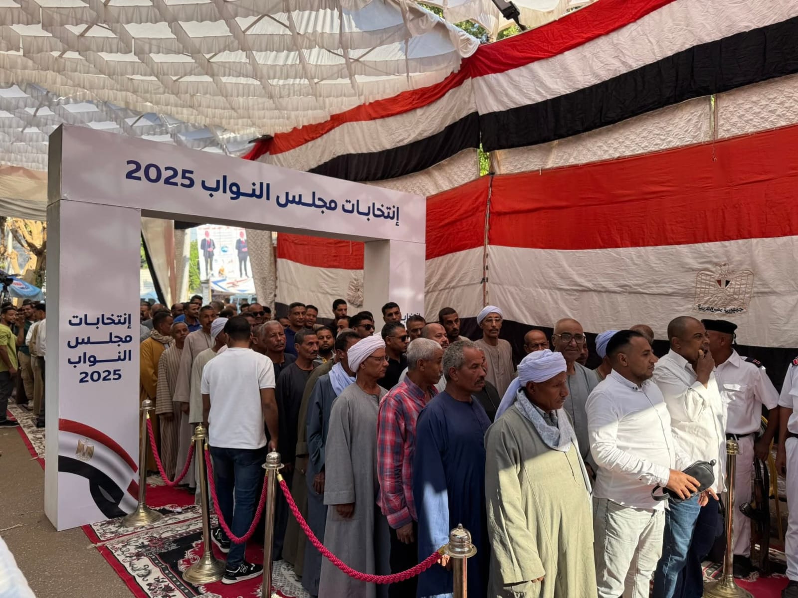 توافد الناخبون على لجنة مركز شباب الأشراك فى البحيرة (1)