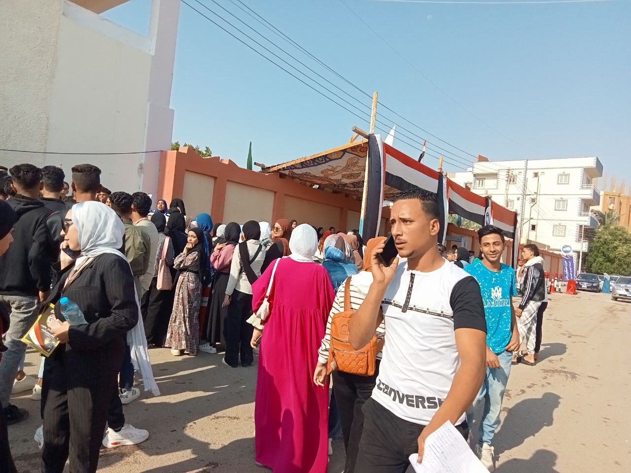 إقبال الشباب فى الوادي الجديد على لجان انتخابات مجلس النواب (2)