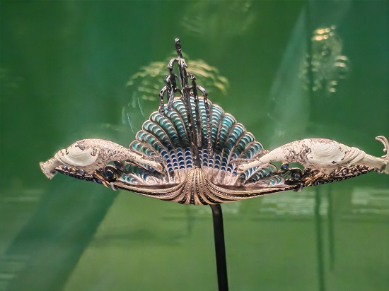 ابزيم حزام على شكل طاووس