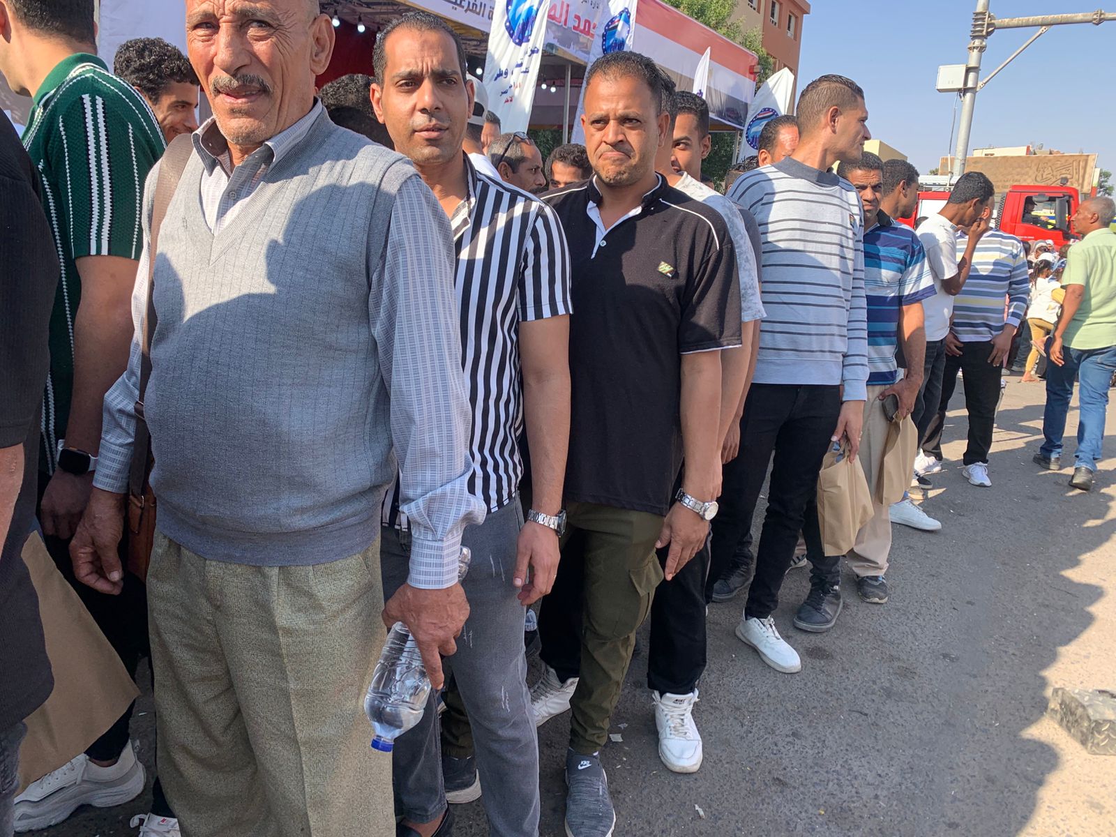 المواطنين فى انتظار التصويت