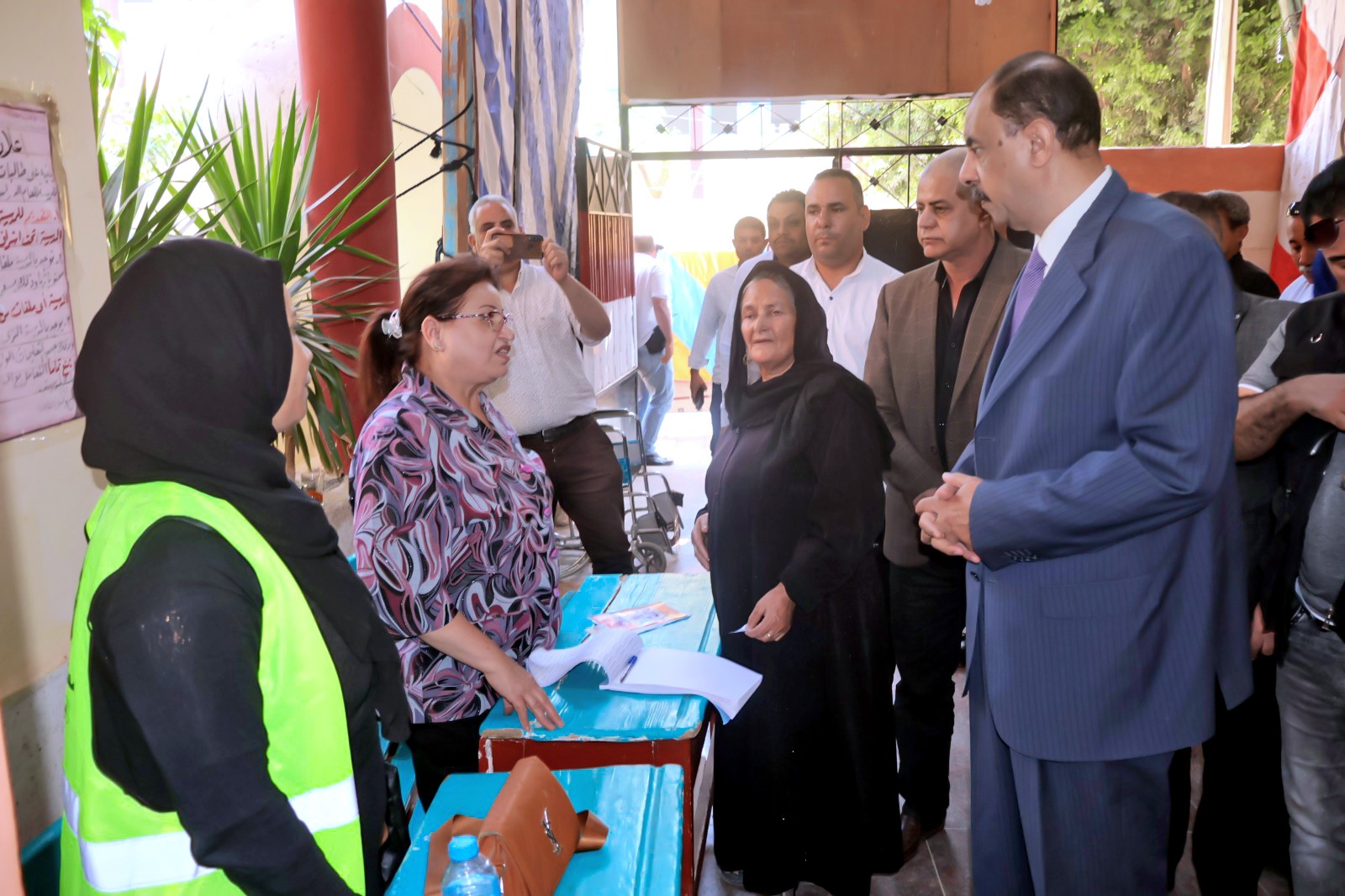 المحافظ  يتفقد اللجان 