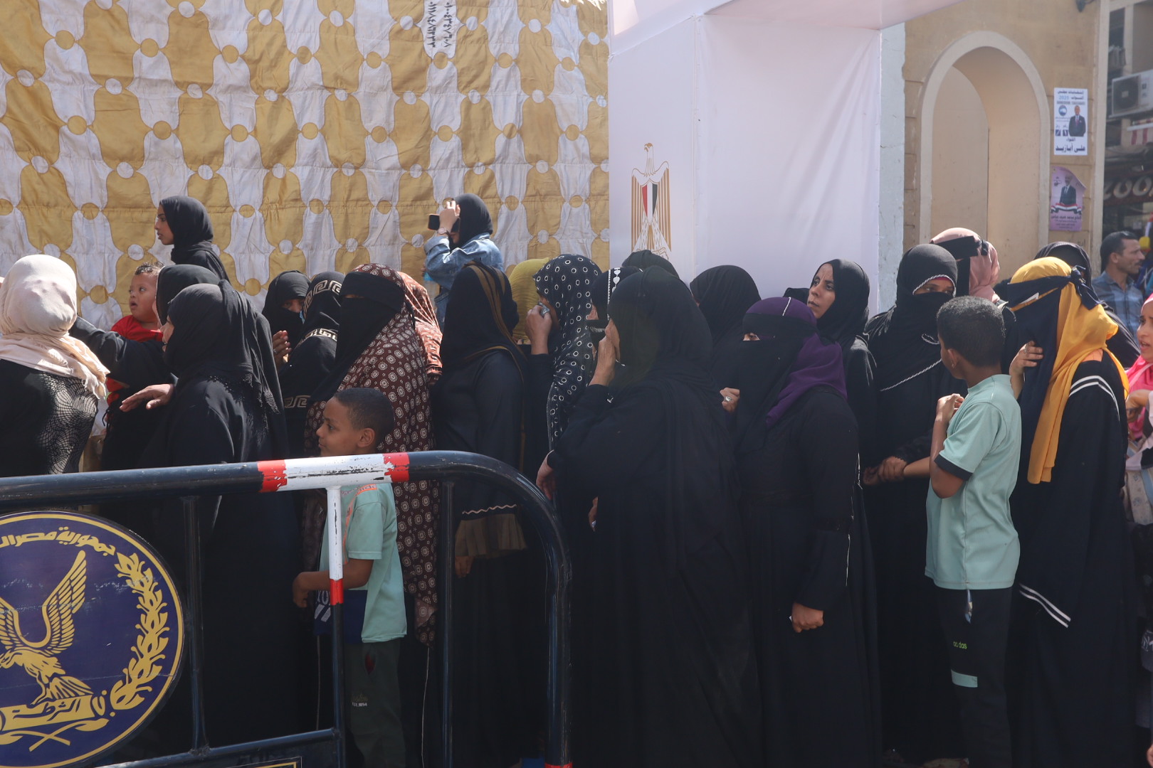 مشاركة نسائية بالانتخابات