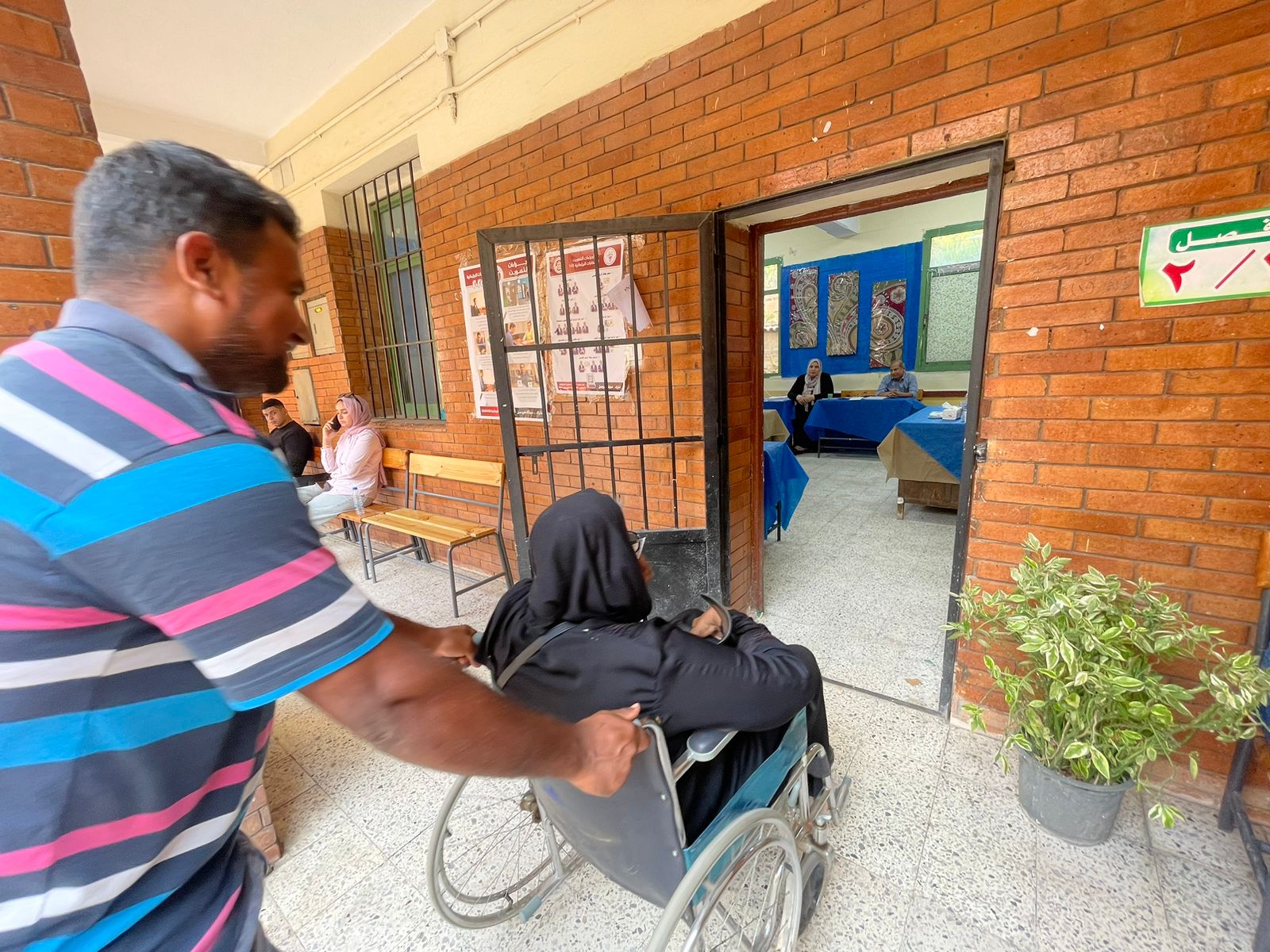 مساعد السيدة زينب لدخول لجنتها