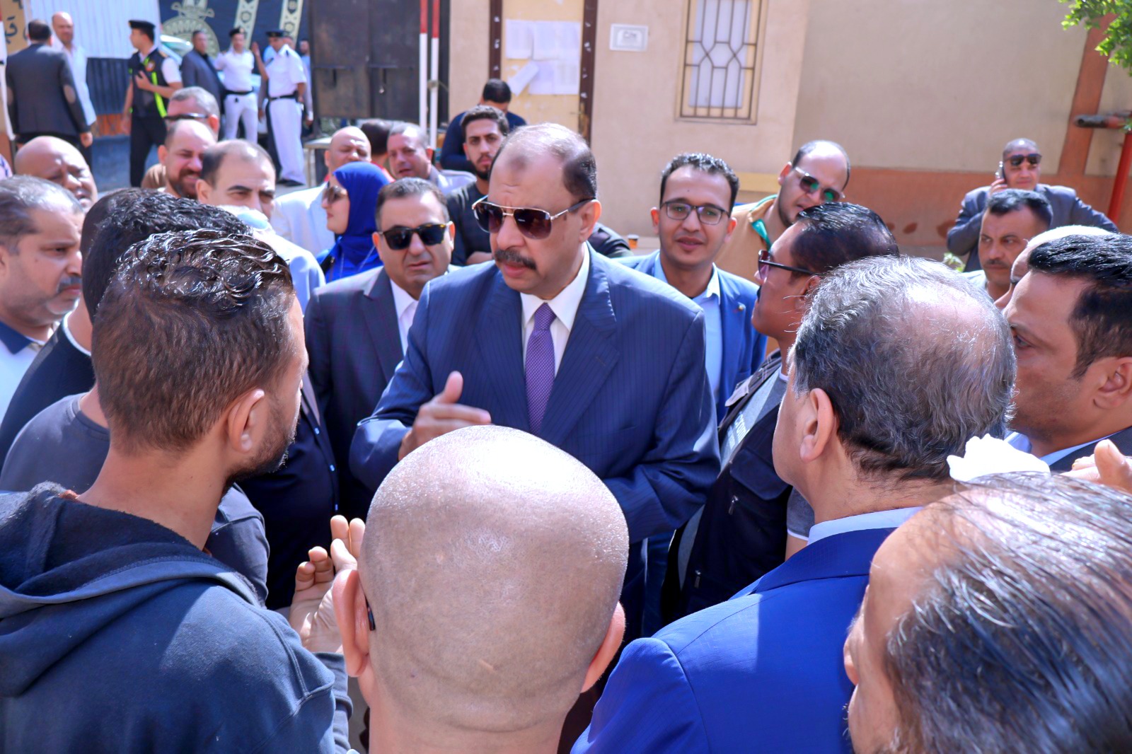 المحافظ مع الناخبين 