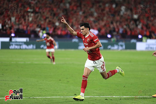 بن شرقى يحتفل بالهدف