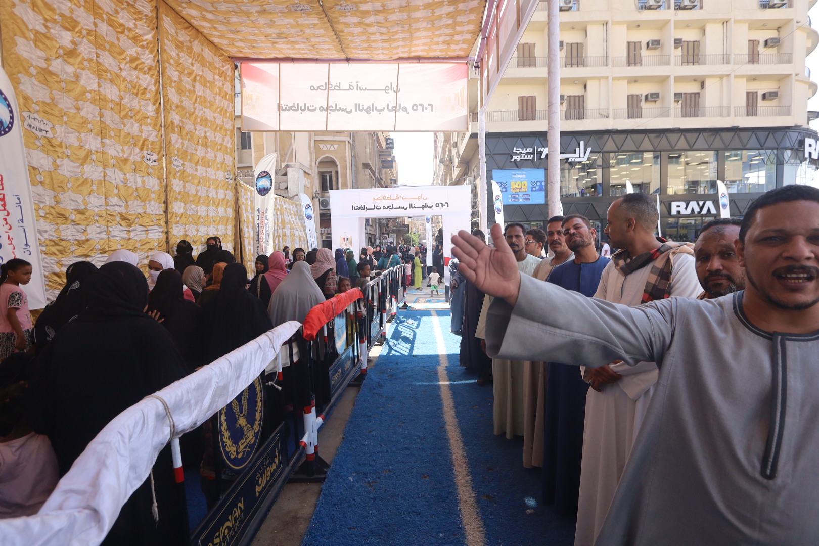 طوابير امام اللجان