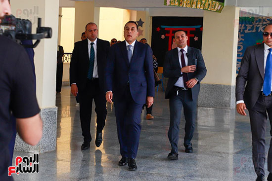 رئيس الوزراء يدلى بصوته فى انتخابات مجلس النواب (8)