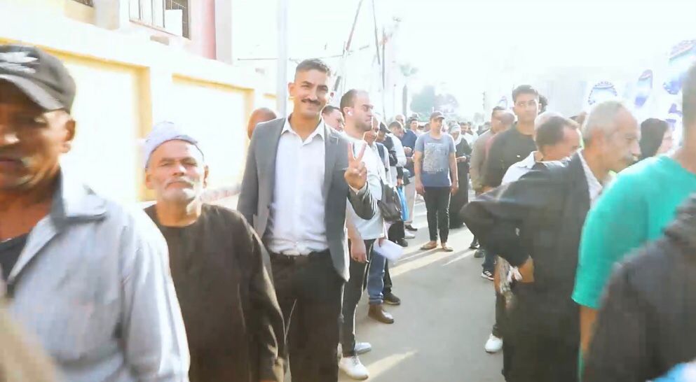 طوابير الشباب تمتد لعشرات الأمتار أمام لجان الجيزة (1)