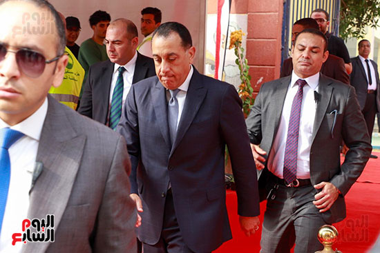 رئيس الوزراء يدلى بصوته فى انتخابات مجلس النواب (6)