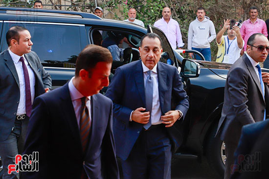 رئيس الوزراء يدلى بصوته فى انتخابات مجلس النواب (2)