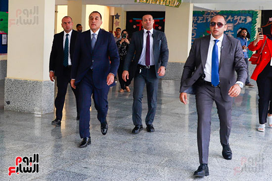 رئيس الوزراء يدلى بصوته فى انتخابات مجلس النواب (5)