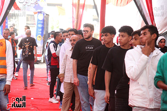 اقبال عدد كبير من المواطنين ف اليوم الاول لانتخابات البرلمان (2)