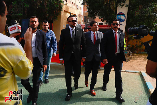 محمد الجارحى يدلى بصوته الانتخابى بالمدرسة اليابانية بالشيخ زايد (12)