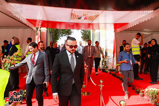 محمد الجارحى يدلى بصوته الانتخابى بالمدرسة اليابانية بالشيخ زايد (3)