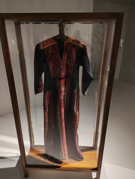 ثوب فلسطيني تقليدي مطرز