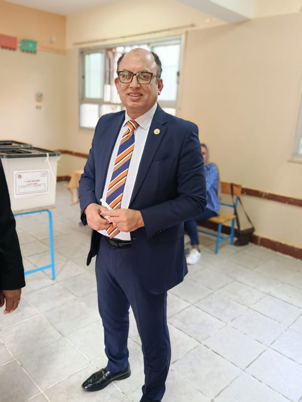 رئيس جامعة حلوان يدلي بصوته في الانتخابات (3)