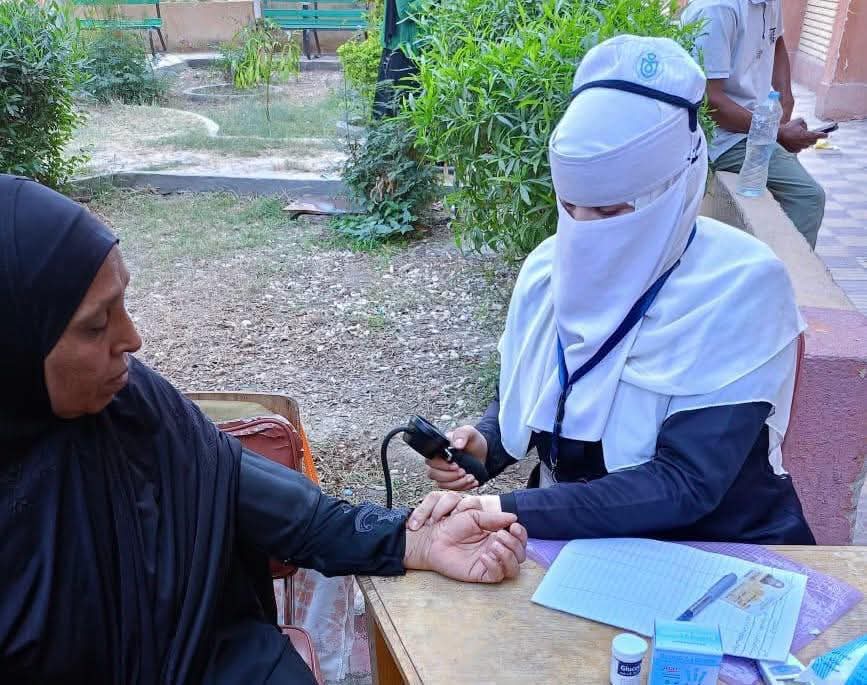 وزارة الصحة توفر الرعاية الطبية للناخبين (2)