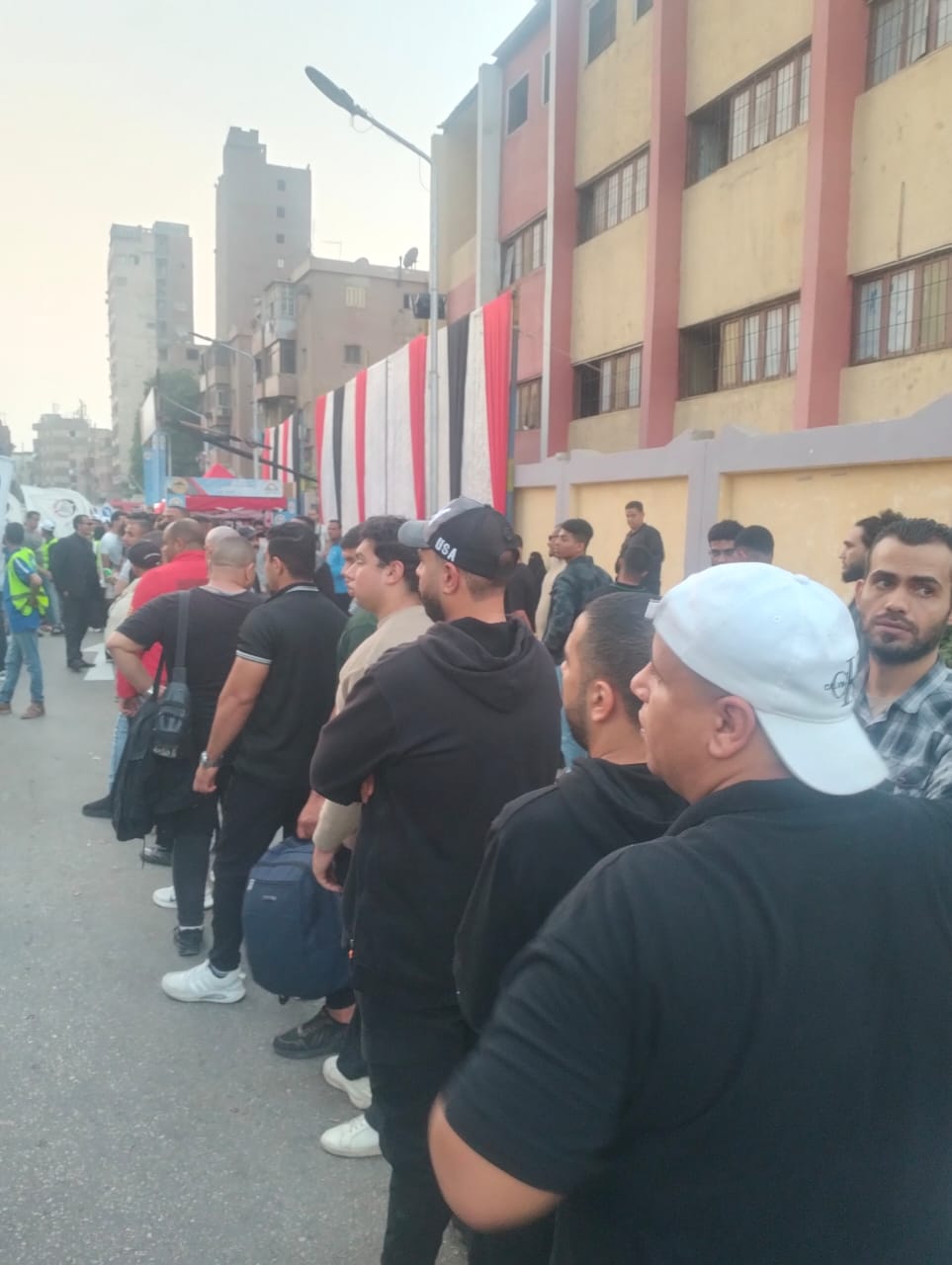 توافد المواطنين على اللجان (1)