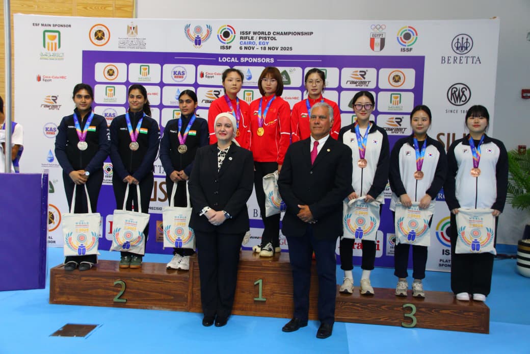 التتويج في بطولة المسدس للرماية