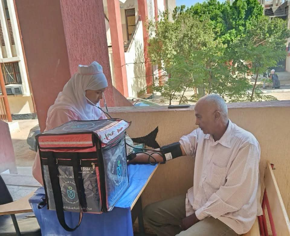 وزارة الصحة توفر الرعاية الطبية للناخبين (4)