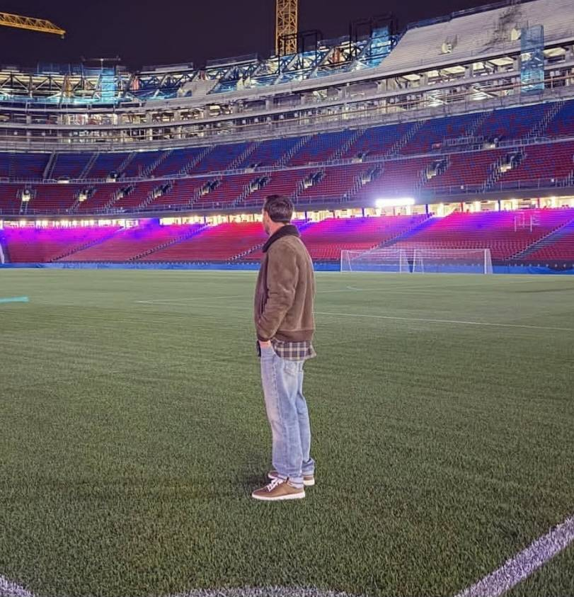 ميسي في ملعب فريقه السابق ميسي في ملعب فريقه السابق