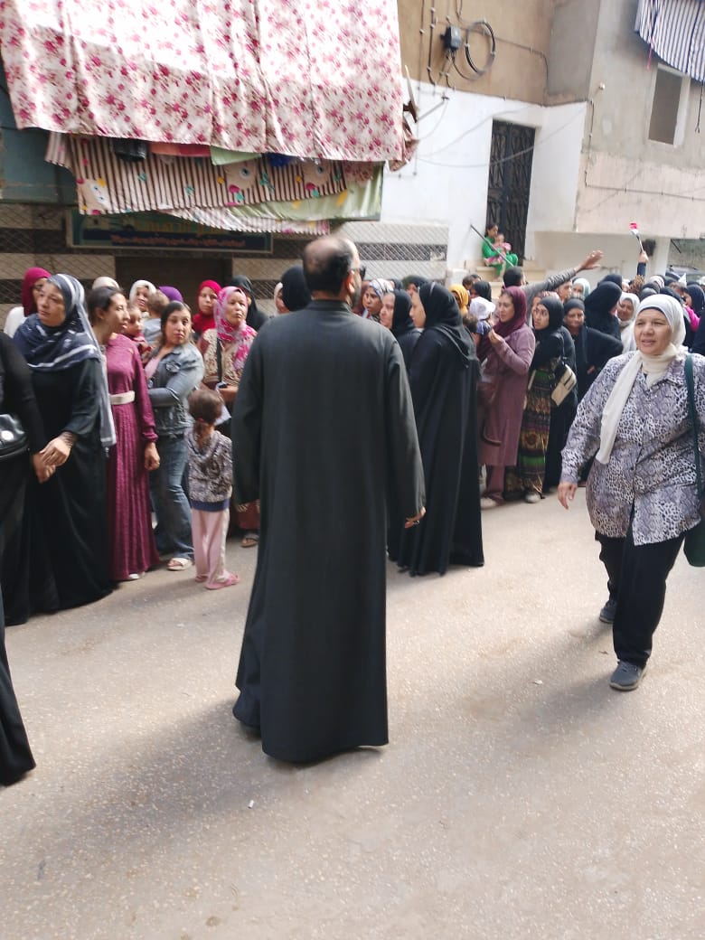 كثافة كبيرة للسيدات في لجان انتخابات الوراق كثافة كبيرة للسيدات في لجان انتخابات الوراق