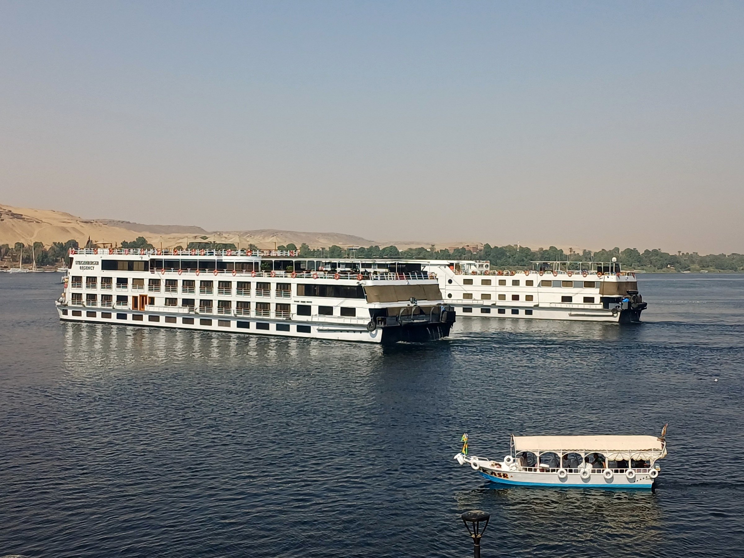 البواخر السياحية فى حضن النيل خلال الموسم الشتوى بأسوان