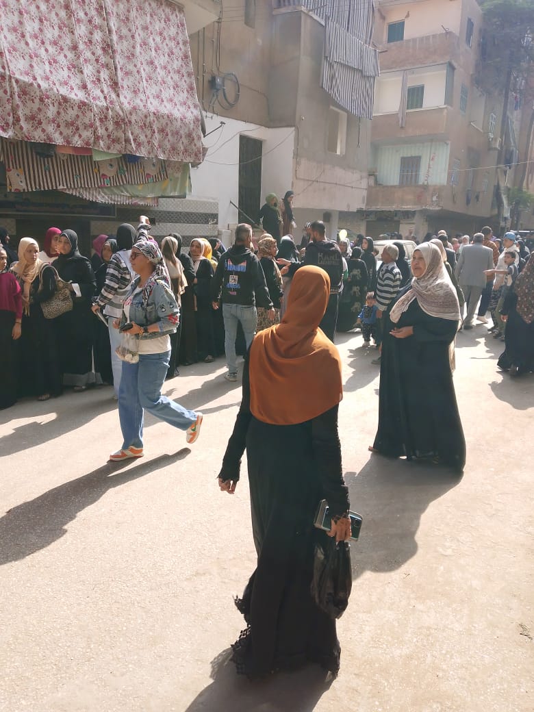 توافد كبير للناخبات على لجان الاقتراع في الوراق توافد كبير للناخبات على لجان الاقتراع في الوراق