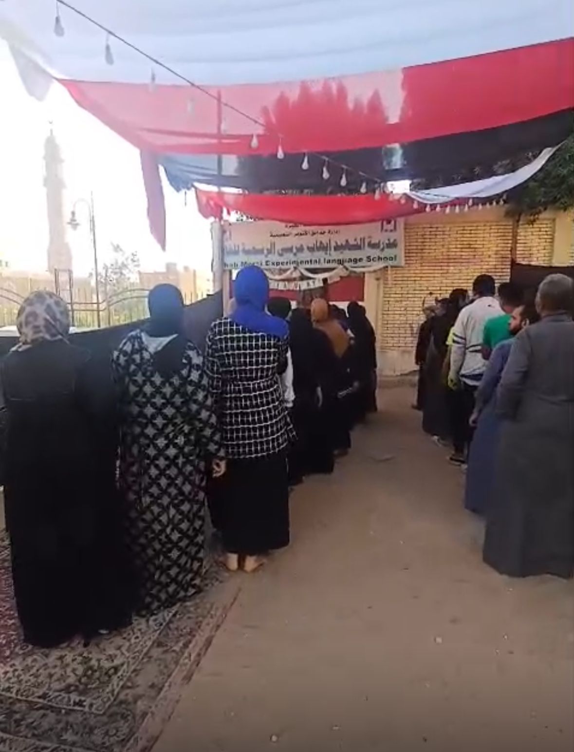 توافد الناخبين بحدائق اكتوبر (1)