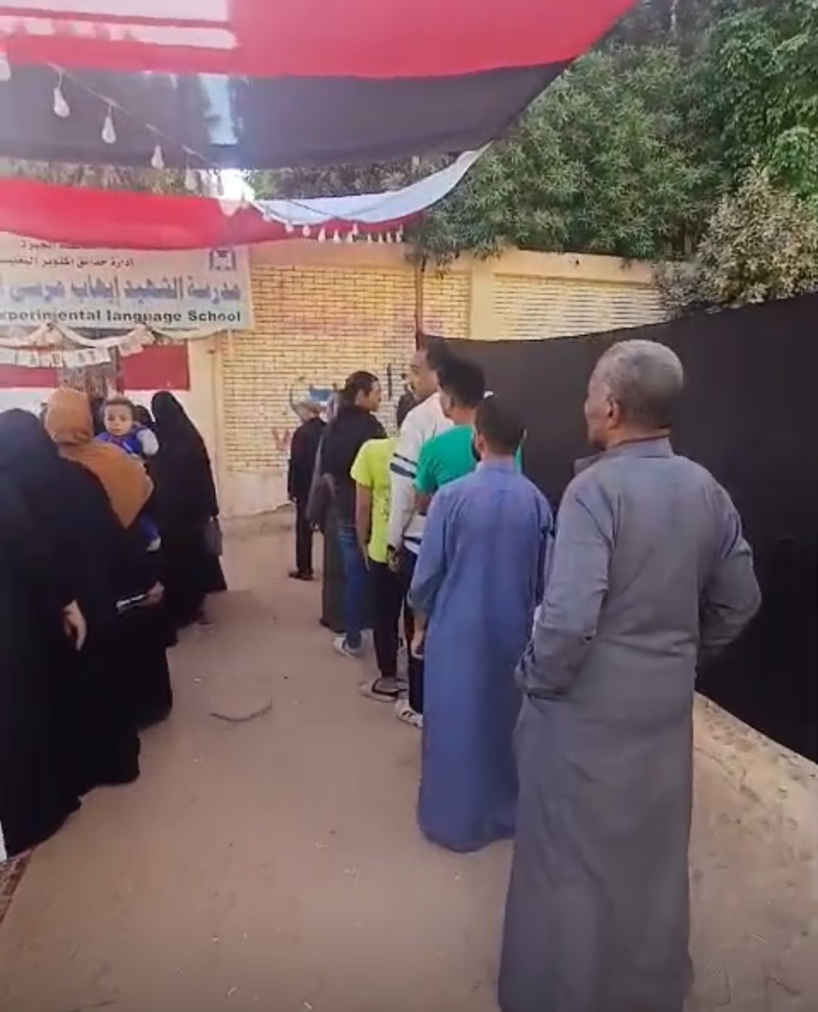 توافد الناخبين بحدائق اكتوبر (5)