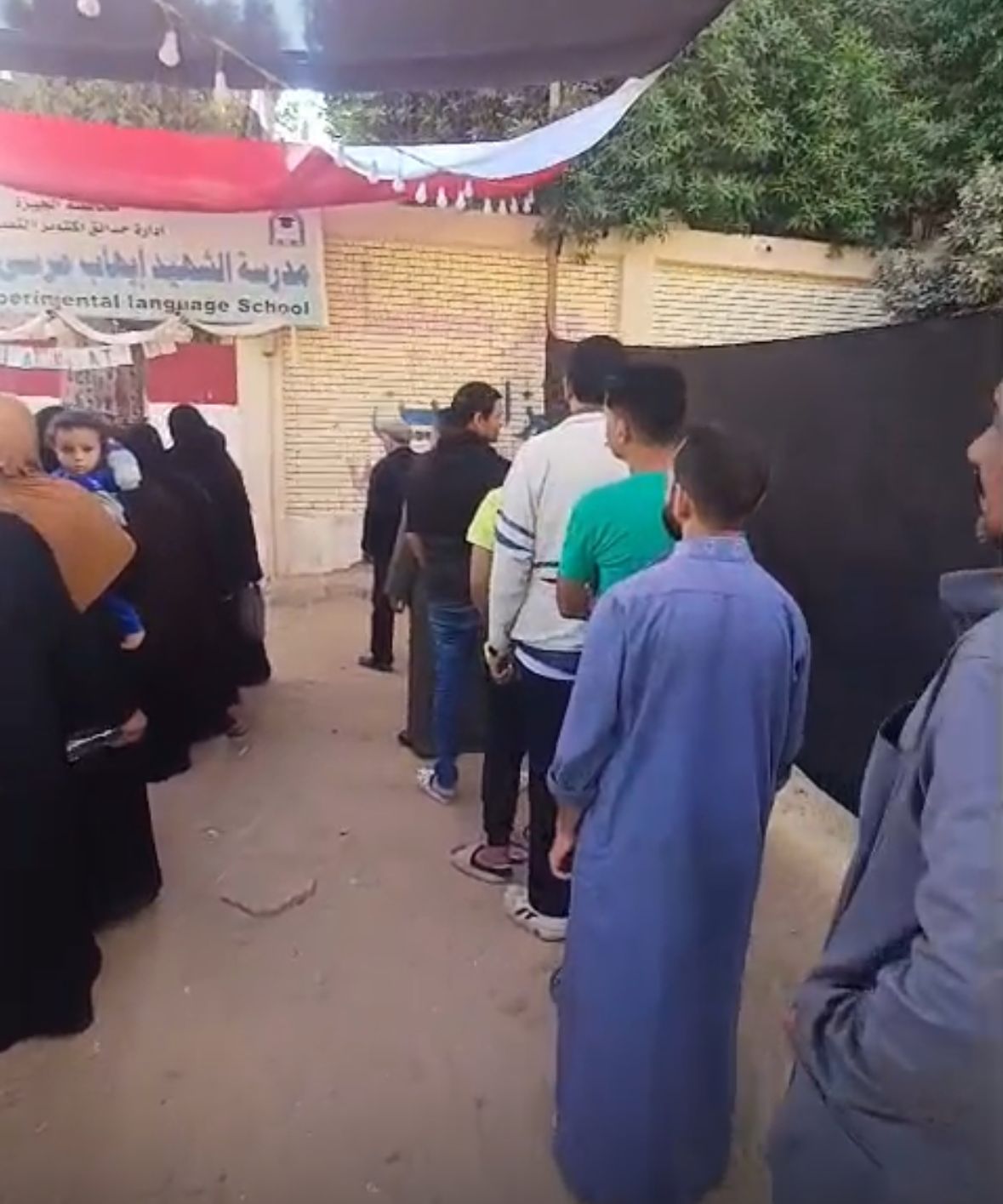 توافد الناخبين بحدائق اكتوبر (3)