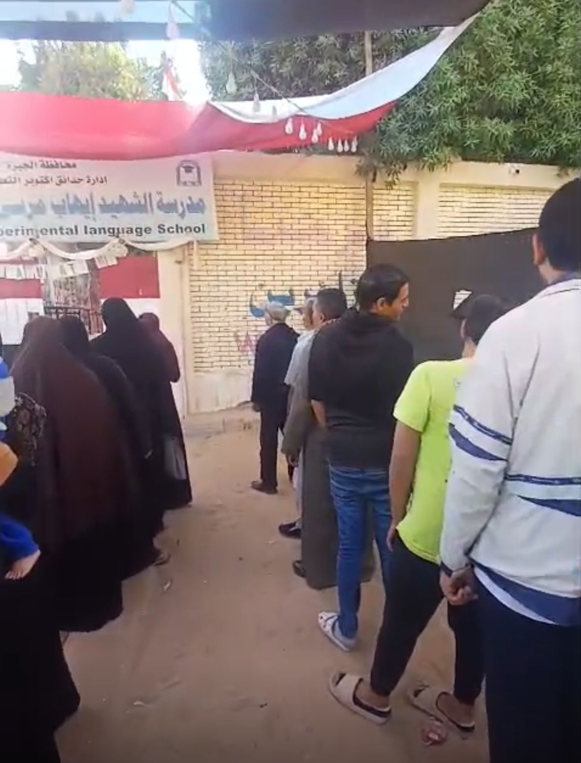 توافد الناخبين بحدائق اكتوبر (2)