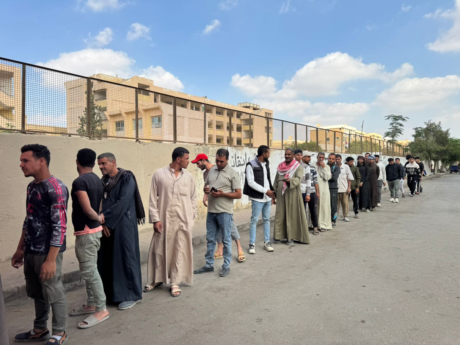 أطول طابور انتخابي في الحي المتميز بـ6 أكتوبر يشعل مشهد المشاركة في انتخابات النواب (2)