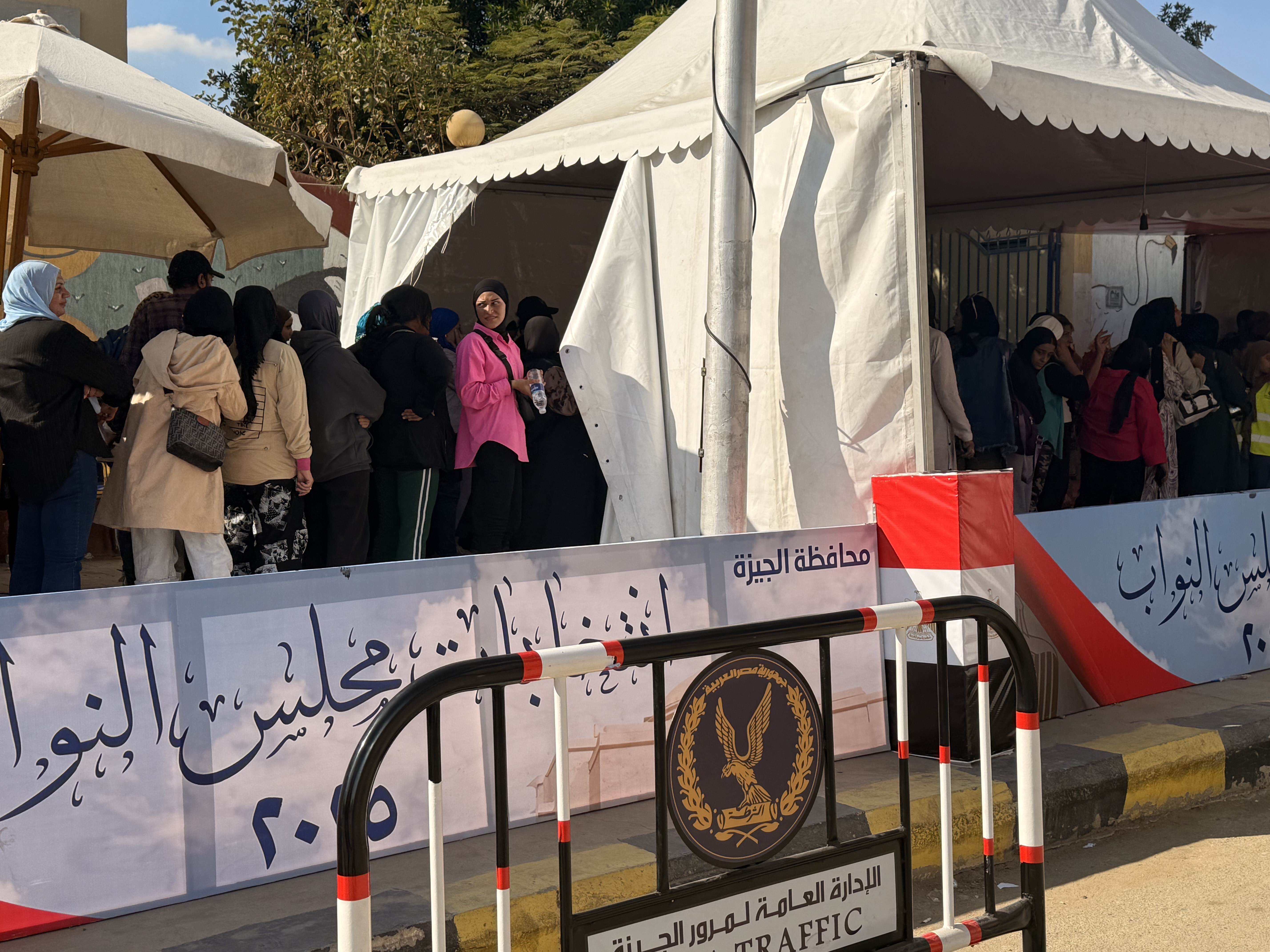 الفتيات يتصدرن المشهد بثانى أيام انتخابات مجلس النواب بالشيخ زايد الفتيات يتصدرن المشهد بثانى أيام انتخابات مجلس النواب بالشيخ زايد