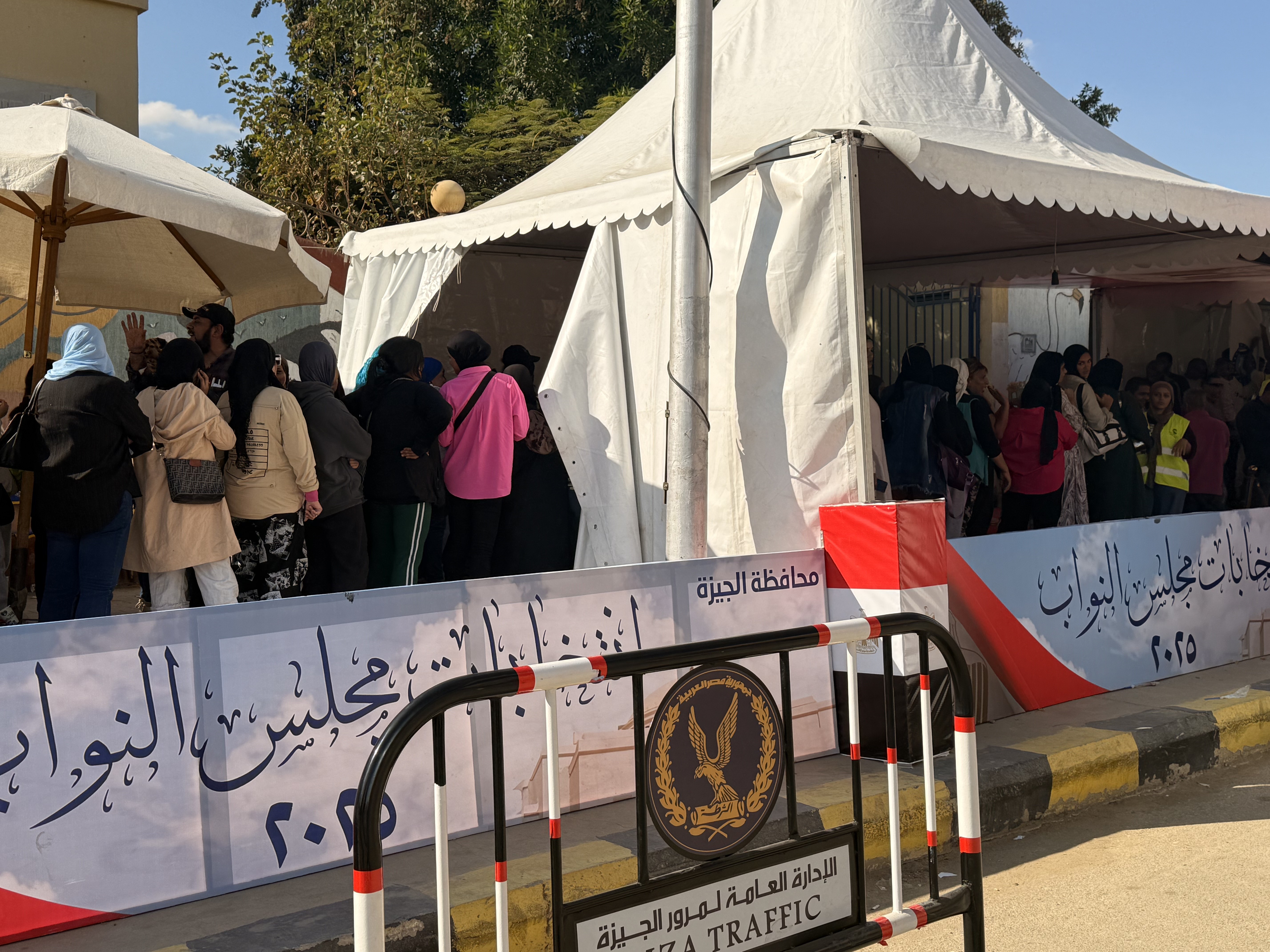 مشهد يعكس وعى السيدات والفتيات بأهمية المشاركة فى انتخابات مجلس النواب 2025 مشهد يعكس وعى السيدات والفتيات بأهمية المشاركة فى انتخابات مجلس النواب 2025