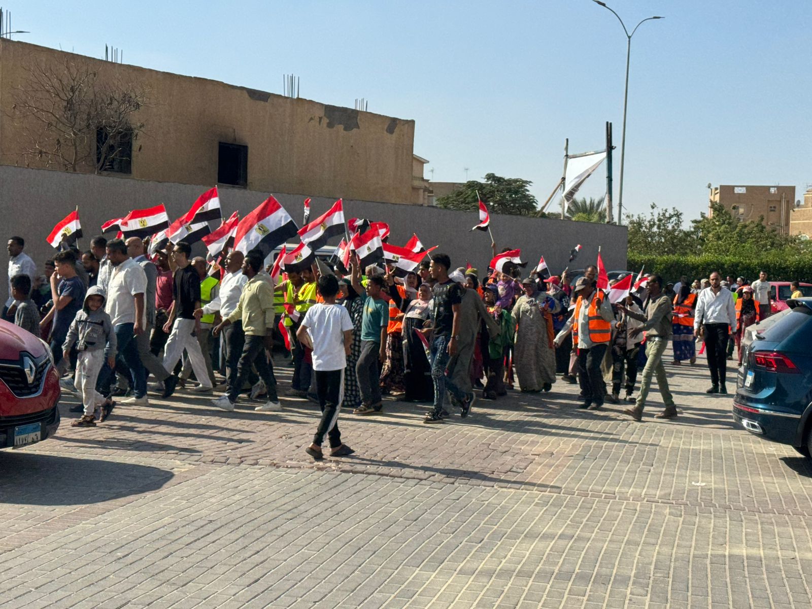 توافد المواطنين امام اللجان