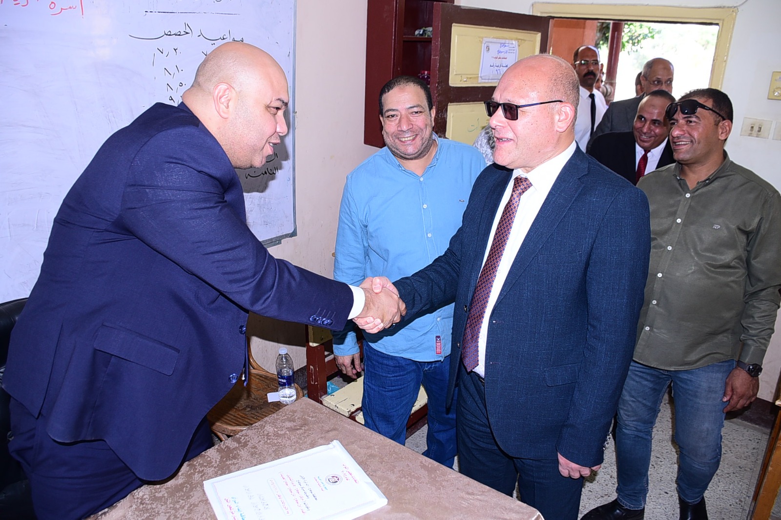 رئيس الجامعة يصل اللجنة 