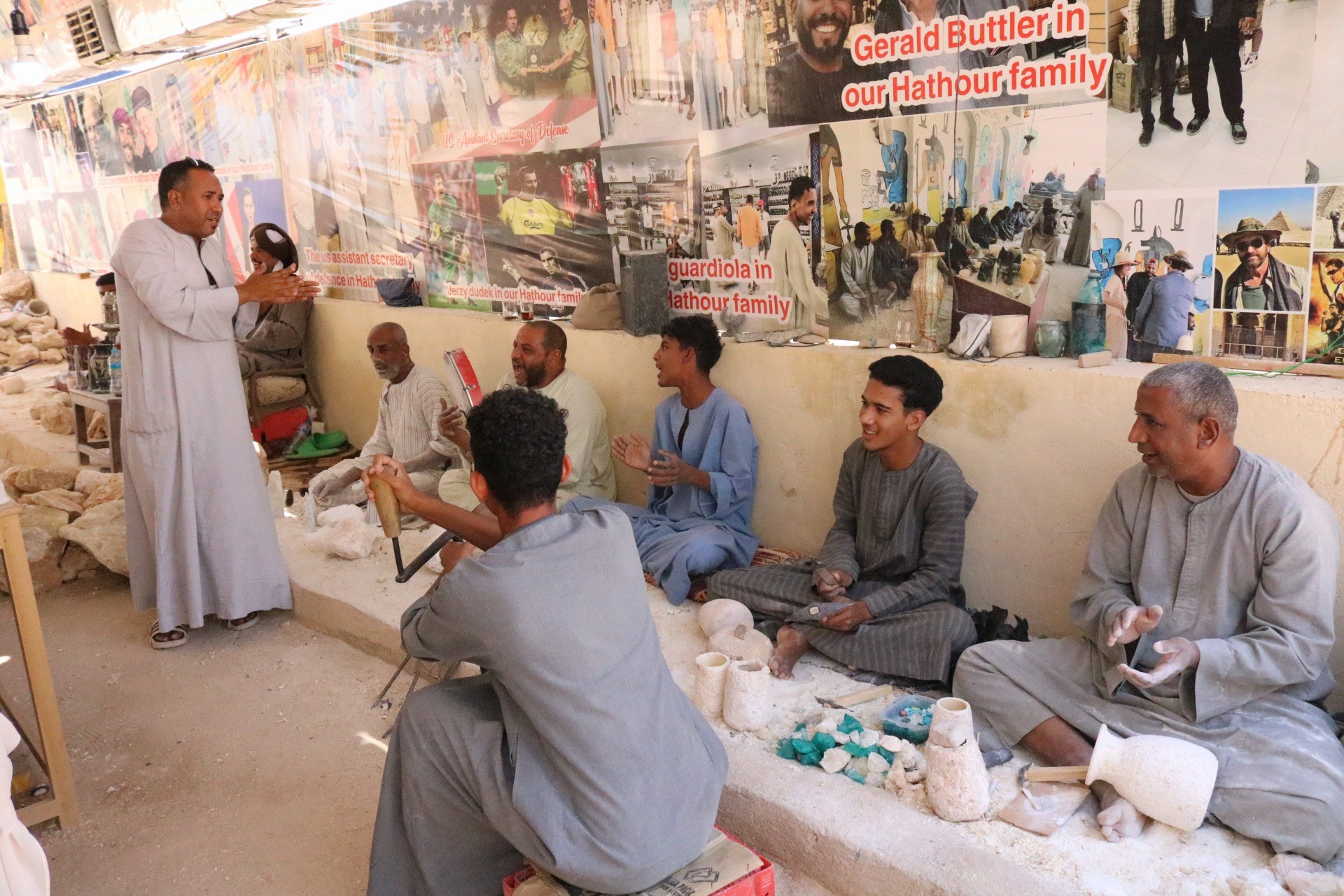 عظمة الصعايدة في التسويق للتحف الفرعونية والألباستر عظمة الصعايدة في التسويق للتحف الفرعونية والألباستر