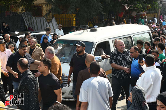 جانب من المشيعين جانب من المشيعين