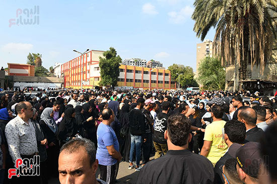 الجموع تودع إسماعيل الليثي الجموع تودع إسماعيل الليثي