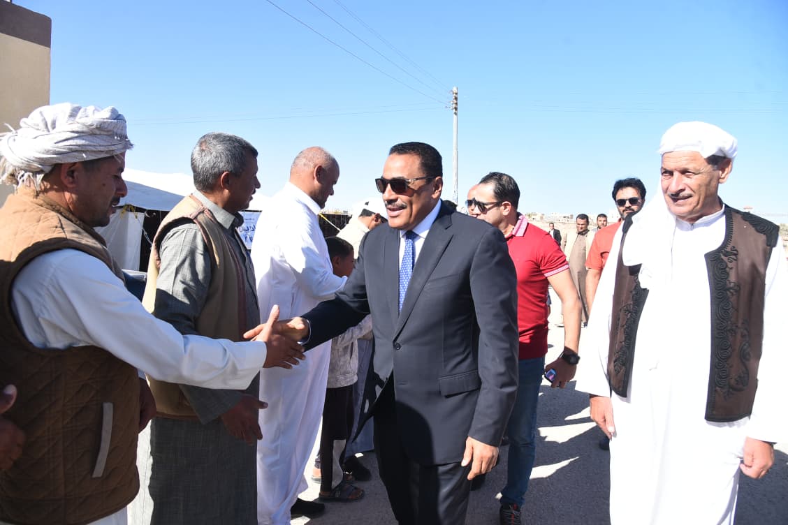 محافظ مطروح يتفقد لجنة قرية الجراولة