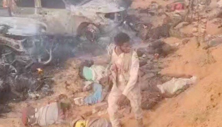 قوات مليشيات الدعم تسير وسط الجثث