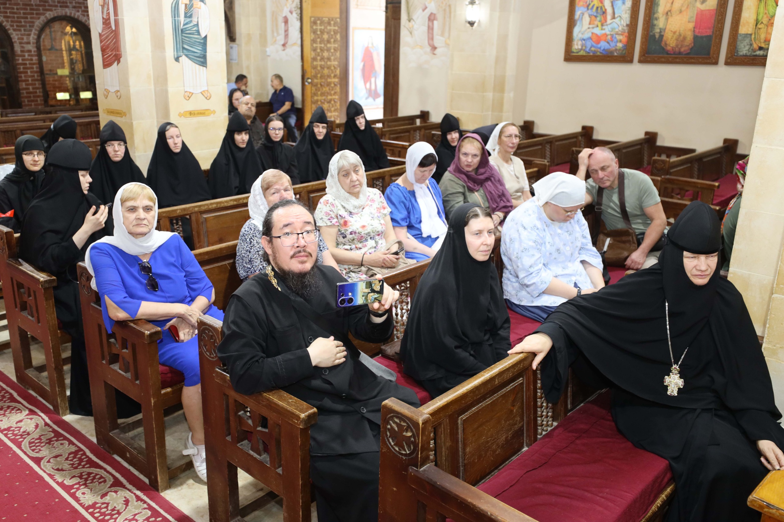 وفد روسي يزوور كنيسة العذراء مريم