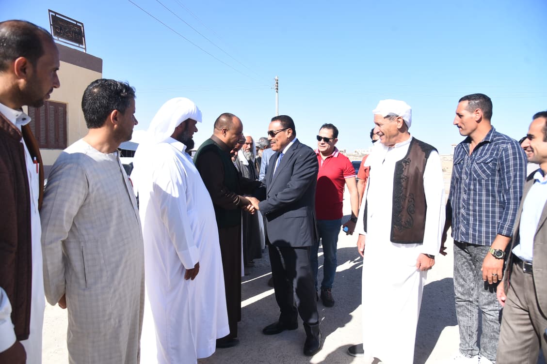 محاافظ مطروح يشيد باقبال الناخبين على اللجان